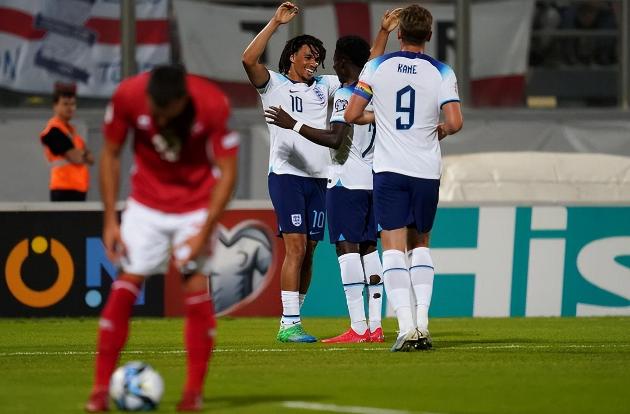 包含欧洲杯四分之一决赛：英格兰4-0瑞典晋级半决赛的词条